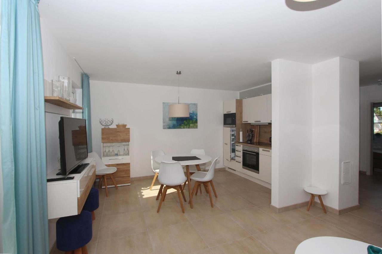 Appartement Strandnahe Fewo Mit Terrasse, Gratis Nutzung Vom Ahoi Erlebnisbad Und Sauna In Sellin - Rex Rugia Fewo 13-2 à Lobbe Extérieur photo